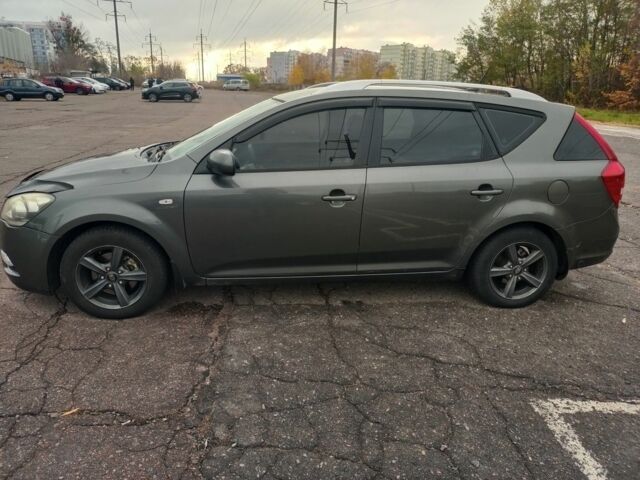 Серый Киа Сид, объемом двигателя 1.4 л и пробегом 347 тыс. км за 6000 $, фото 2 на Automoto.ua