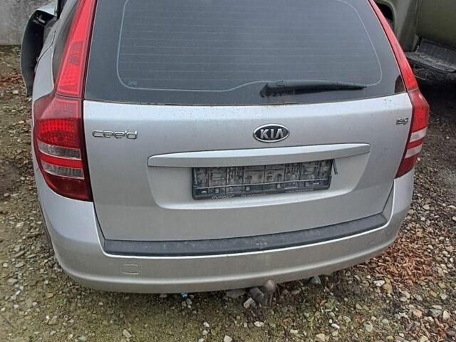 Серый Киа Сид, объемом двигателя 1.4 л и пробегом 214 тыс. км за 1600 $, фото 4 на Automoto.ua