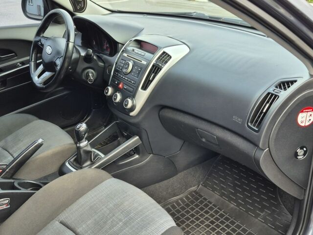 Киа Сид 2009 в Казатине на Automoto.ua Серый Киа Сид, объемом двигателя 1.4 л и пробегом 193 тыс. км за 5750 $, фото 7 на Automoto.ua