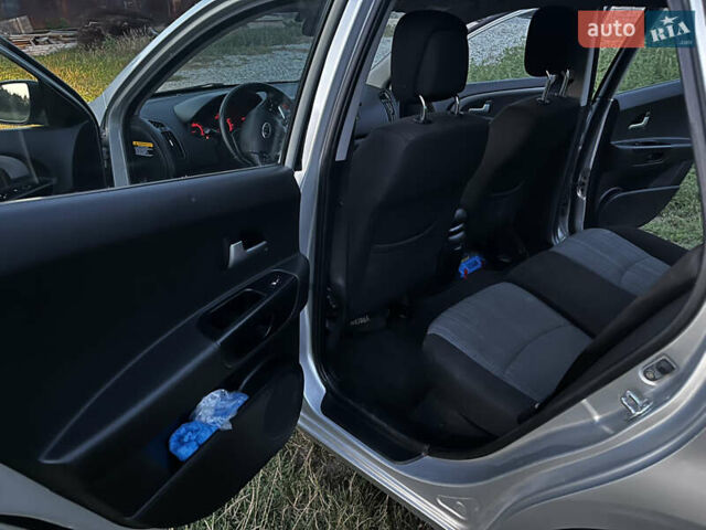 Серый Киа Сид, объемом двигателя 1.59 л и пробегом 259 тыс. км за 6600 $, фото 15 на Automoto.ua
