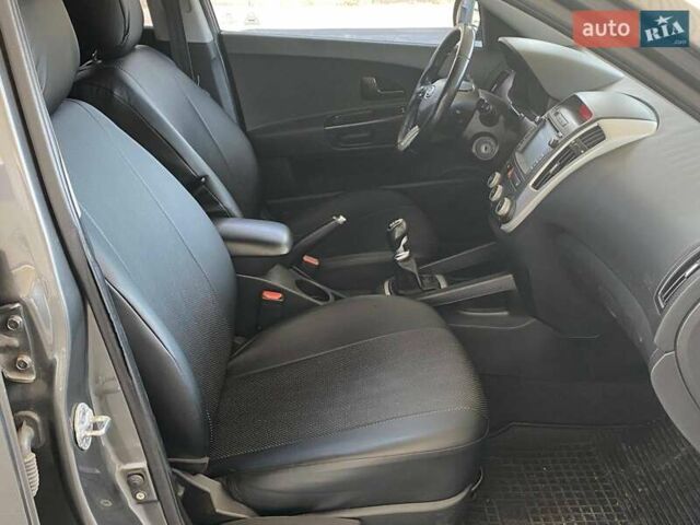 Серый Киа Сид, объемом двигателя 1.58 л и пробегом 331 тыс. км за 5999 $, фото 25 на Automoto.ua