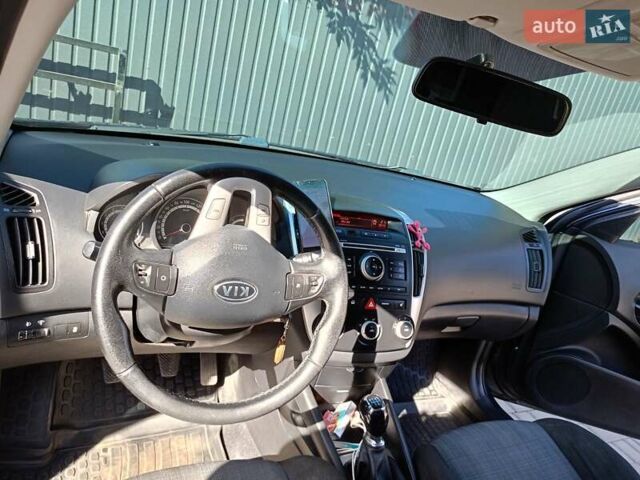 Серый Киа Сид, объемом двигателя 1.4 л и пробегом 260 тыс. км за 6300 $, фото 5 на Automoto.ua
