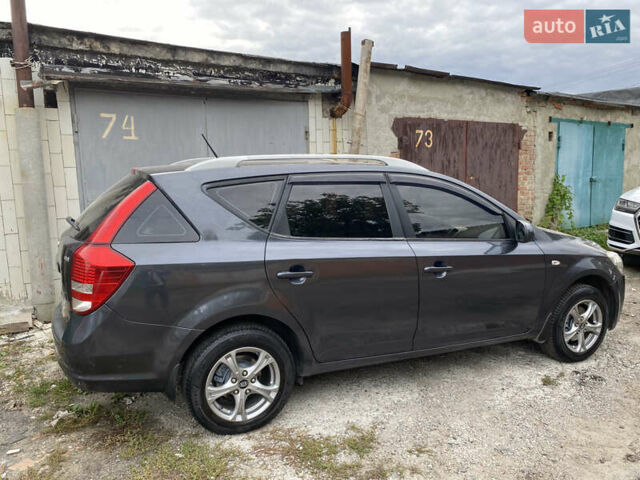 Серый Киа Сид, объемом двигателя 1.6 л и пробегом 259 тыс. км за 5700 $, фото 17 на Automoto.ua