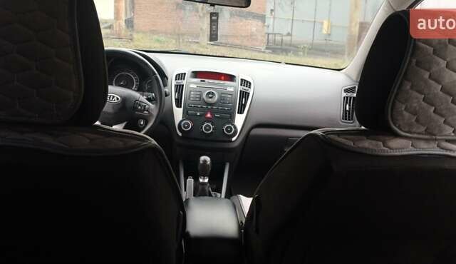 Серый Киа Сид, объемом двигателя 1.4 л и пробегом 250 тыс. км за 6300 $, фото 10 на Automoto.ua