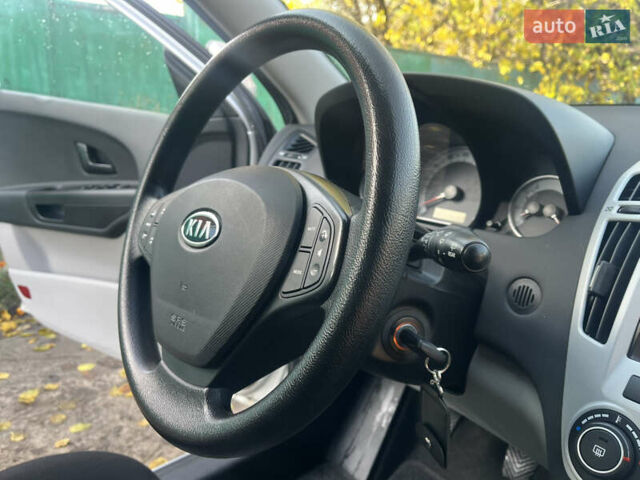 Кіа Сід 2009 у Ахтырке на Automoto.ua Сірий Кіа Сід, об'ємом двигуна 1.6 л та пробігом 226 тис. км за 6445 $, фото 55 на Automoto.ua