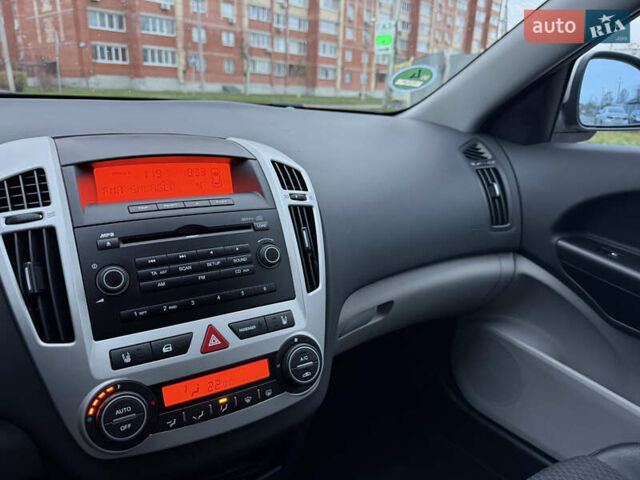 Серый Киа Сид, объемом двигателя 1.4 л и пробегом 143 тыс. км за 6500 $, фото 28 на Automoto.ua