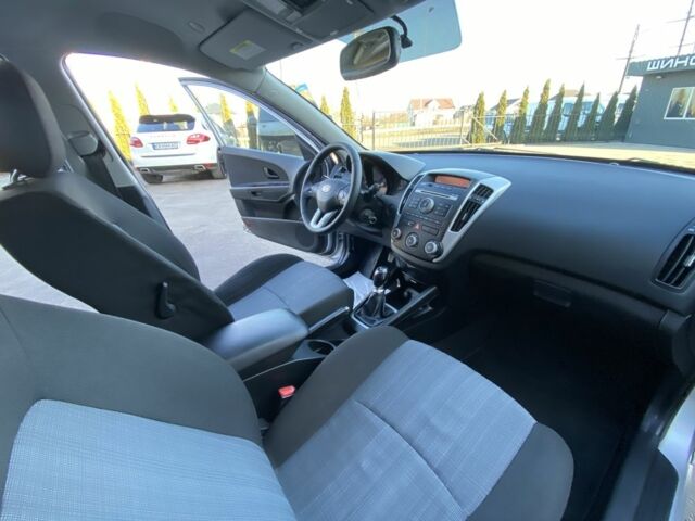 Серый Киа Сид, объемом двигателя 1.6 л и пробегом 207 тыс. км за 6499 $, фото 16 на Automoto.ua