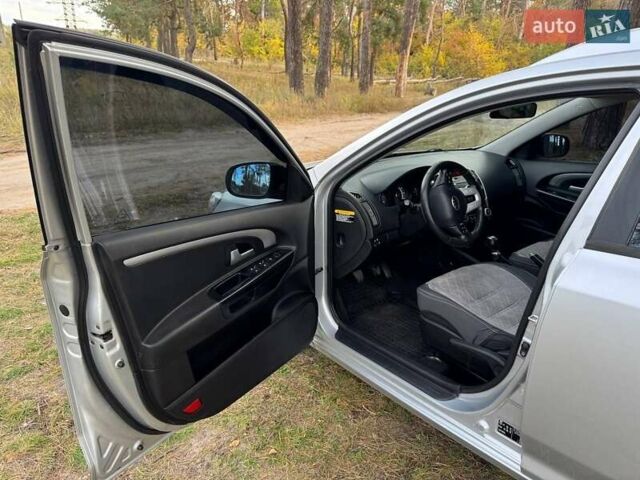 Серый Киа Сид, объемом двигателя 1.6 л и пробегом 313 тыс. км за 6500 $, фото 13 на Automoto.ua