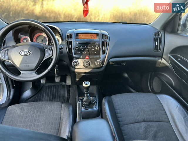 Киа Сид 2009 в Полтаве на Automoto.ua Серый Киа Сид, объемом двигателя 1.99 л и пробегом 187 тыс. км за 5300 $, фото 12 на Automoto.ua