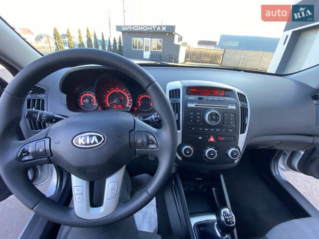 Серый Киа Сид, объемом двигателя 1.59 л и пробегом 207 тыс. км за 6499 $, фото 20 на Automoto.ua