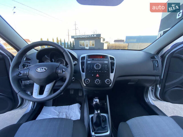 Серый Киа Сид, объемом двигателя 1.59 л и пробегом 207 тыс. км за 6499 $, фото 16 на Automoto.ua