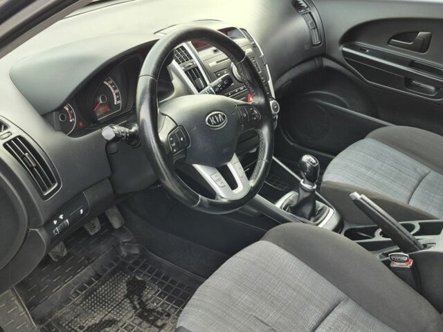 Киа Сид 2009 в Казатине на Automoto.ua Серый Киа Сид, объемом двигателя 1.4 л и пробегом 193 тыс. км за 5750 $, фото 6 на Automoto.ua