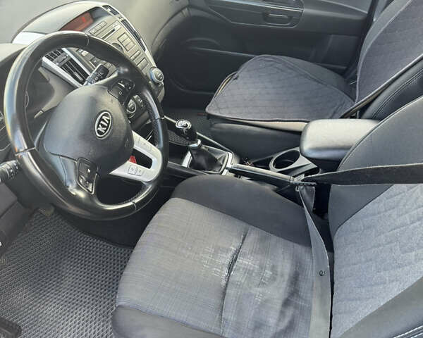 Серый Киа Сид, объемом двигателя 1.6 л и пробегом 250 тыс. км за 5000 $, фото 8 на Automoto.ua