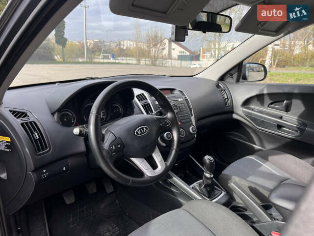 Серый Киа Сид, объемом двигателя 1.6 л и пробегом 299 тыс. км за 6200 $, фото 9 на Automoto.ua