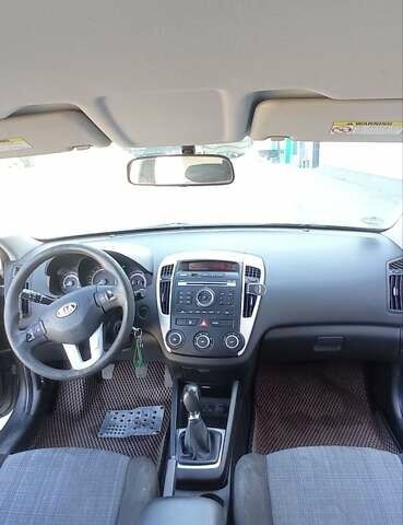 Серый Киа Сид, объемом двигателя 1.4 л и пробегом 210 тыс. км за 6300 $, фото 16 на Automoto.ua