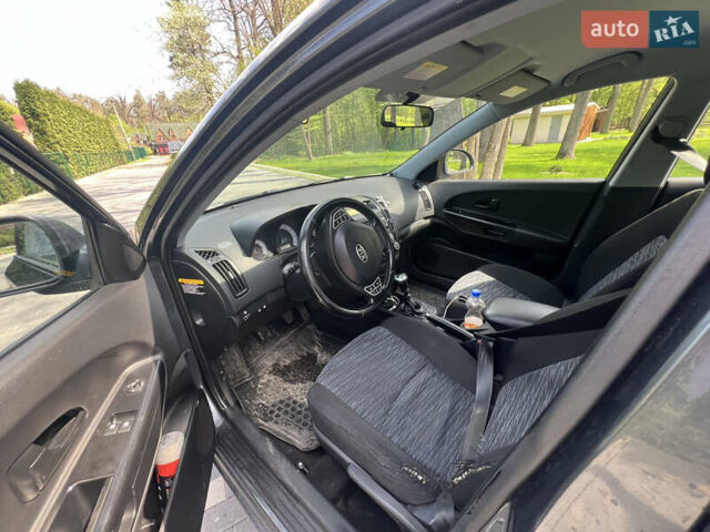 Серый Киа Сид, объемом двигателя 1.58 л и пробегом 340 тыс. км за 4600 $, фото 7 на Automoto.ua