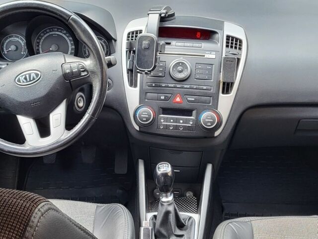 Серый Киа Сид, объемом двигателя 0 л и пробегом 2 тыс. км за 4900 $, фото 5 на Automoto.ua