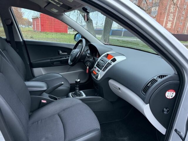 Серый Киа Сид, объемом двигателя 1.4 л и пробегом 143 тыс. км за 6500 $, фото 17 на Automoto.ua