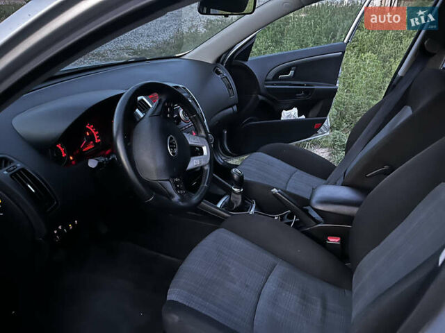 Серый Киа Сид, объемом двигателя 1.59 л и пробегом 259 тыс. км за 6600 $, фото 10 на Automoto.ua