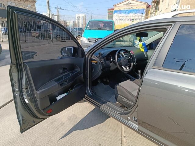 Серый Киа Сид, объемом двигателя 1.4 л и пробегом 220 тыс. км за 7290 $, фото 10 на Automoto.ua