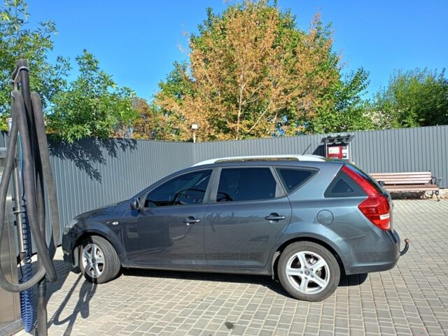 Серый Киа Сид, объемом двигателя 1.4 л и пробегом 270 тыс. км за 6200 $, фото 5 на Automoto.ua