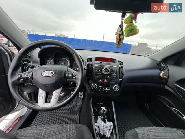 Серый Киа Сид, объемом двигателя 1.58 л и пробегом 267 тыс. км за 5500 $, фото 29 на Automoto.ua