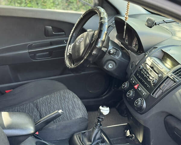 Сірий Кіа Сід, об'ємом двигуна 1.4 л та пробігом 300 тис. км за 4950 $, фото 8 на Automoto.ua