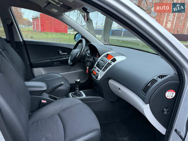 Серый Киа Сид, объемом двигателя 1.4 л и пробегом 143 тыс. км за 6500 $, фото 37 на Automoto.ua