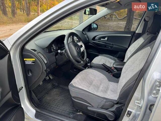 Серый Киа Сид, объемом двигателя 1.6 л и пробегом 313 тыс. км за 6500 $, фото 15 на Automoto.ua