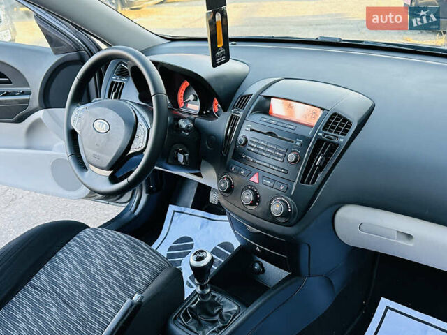 Киа Сид 2009 в Харькове на Automoto.ua Серый Киа Сид, объемом двигателя 1.4 л и пробегом 195 тыс. км за 6600 $, фото 34 на Automoto.ua