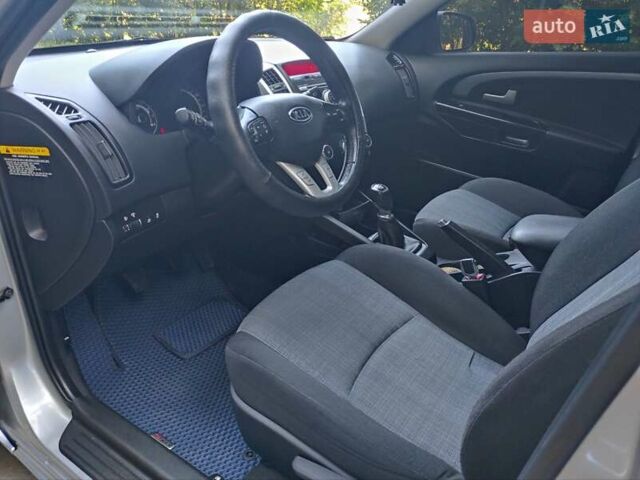 Сірий Кіа Сід, об'ємом двигуна 1.59 л та пробігом 143 тис. км за 6700 $, фото 16 на Automoto.ua