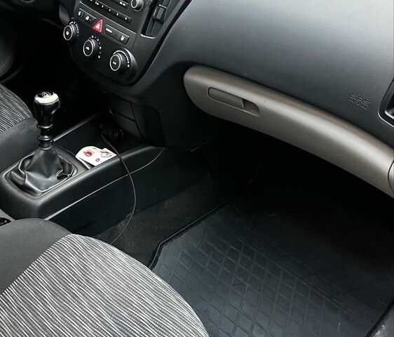 Сірий Кіа Сід, об'ємом двигуна 1.4 л та пробігом 237 тис. км за 5200 $, фото 3 на Automoto.ua