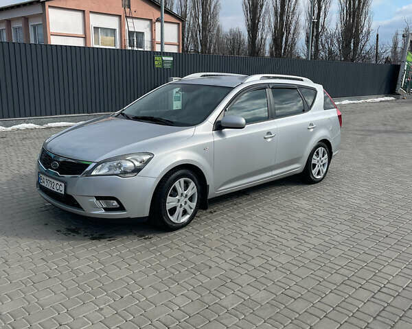 Серый Киа Сид, объемом двигателя 1.4 л и пробегом 286 тыс. км за 7700 $, фото 5 на Automoto.ua