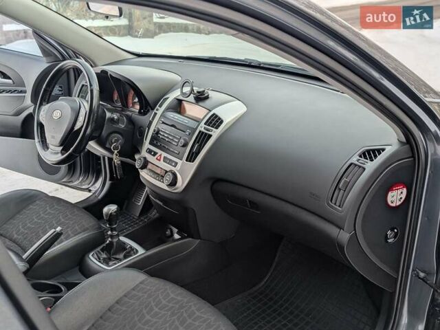 Сірий Кіа Сід, об'ємом двигуна 1.6 л та пробігом 276 тис. км за 5800 $, фото 39 на Automoto.ua