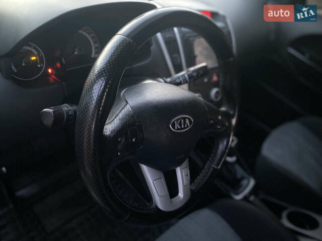 Серый Киа Сид, объемом двигателя 1.6 л и пробегом 259 тыс. км за 5700 $, фото 13 на Automoto.ua