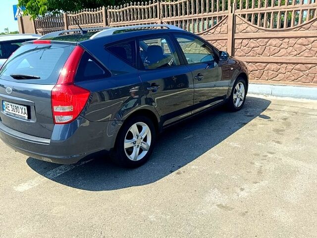 Серый Киа Сид, объемом двигателя 1.6 л и пробегом 213 тыс. км за 6700 $, фото 1 на Automoto.ua