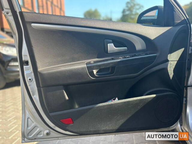 Серый Киа Сид, объемом двигателя 1.6 л и пробегом 164 тыс. км за 8200 $, фото 6 на Automoto.ua