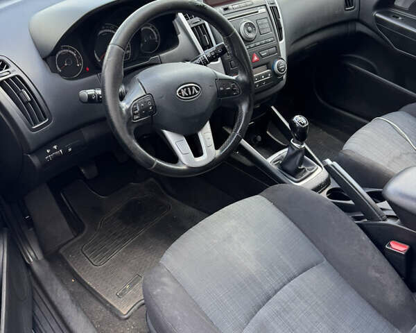 Серый Киа Сид, объемом двигателя 1.4 л и пробегом 271 тыс. км за 4900 $, фото 4 на Automoto.ua