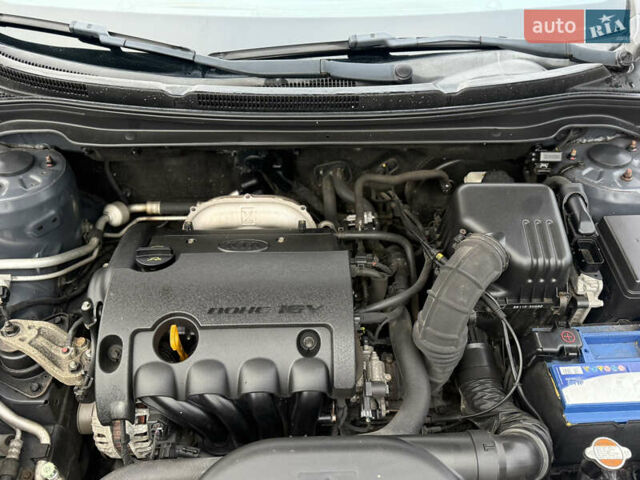 Сірий Кіа Сід, об'ємом двигуна 1.6 л та пробігом 180 тис. км за 5999 $, фото 22 на Automoto.ua