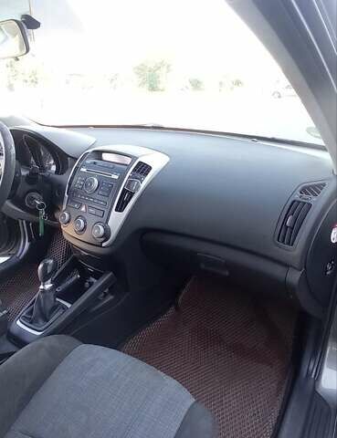 Серый Киа Сид, объемом двигателя 1.4 л и пробегом 210 тыс. км за 6300 $, фото 20 на Automoto.ua