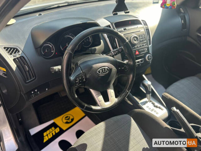 Серый Киа Сид, объемом двигателя 1.6 л и пробегом 164 тыс. км за 8200 $, фото 8 на Automoto.ua