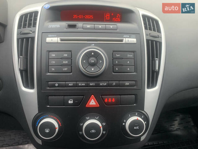 Серый Киа Сид, объемом двигателя 1.6 л и пробегом 232 тыс. км за 6200 $, фото 20 на Automoto.ua