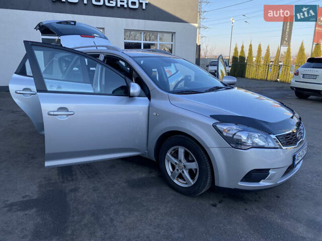 Серый Киа Сид, объемом двигателя 1.59 л и пробегом 207 тыс. км за 6499 $, фото 8 на Automoto.ua