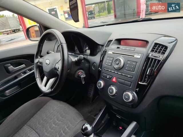 Серый Киа Сид, объемом двигателя 1.59 л и пробегом 210 тыс. км за 6200 $, фото 4 на Automoto.ua