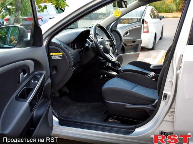 Серый Киа Сид, объемом двигателя 1.6 л и пробегом 238 тыс. км за 6200 $, фото 5 на Automoto.ua