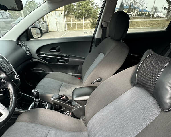 Серый Киа Сид, объемом двигателя 1.58 л и пробегом 275 тыс. км за 6200 $, фото 5 на Automoto.ua