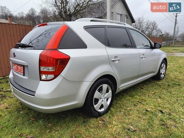 Серый Киа Сид, объемом двигателя 1.4 л и пробегом 211 тыс. км за 6550 $, фото 3 на Automoto.ua