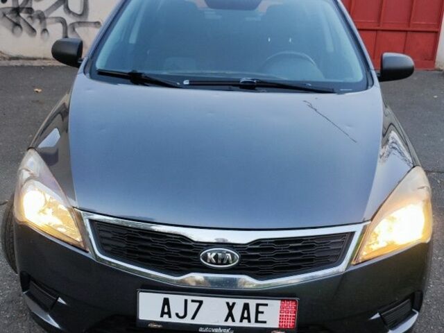 Сірий Кіа Сід, об'ємом двигуна 1.4 л та пробігом 180 тис. км за 4650 $, фото 2 на Automoto.ua