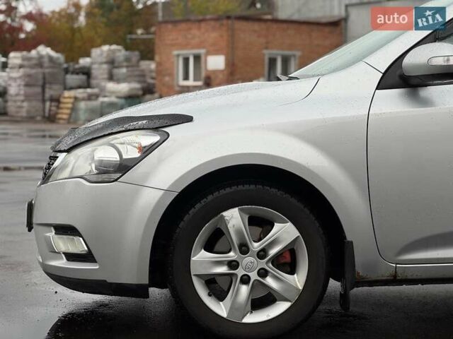 Серый Киа Сид, объемом двигателя 1.6 л и пробегом 224 тыс. км за 7490 $, фото 5 на Automoto.ua