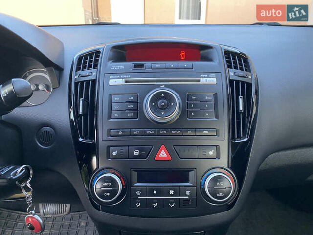 Серый Киа Сид, объемом двигателя 1.59 л и пробегом 158 тыс. км за 8590 $, фото 24 на Automoto.ua